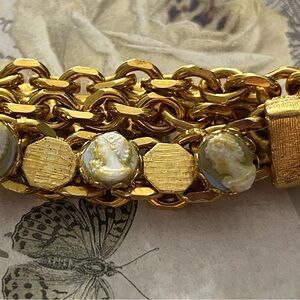 FANTASTIC Vintage Cameo Bracelet